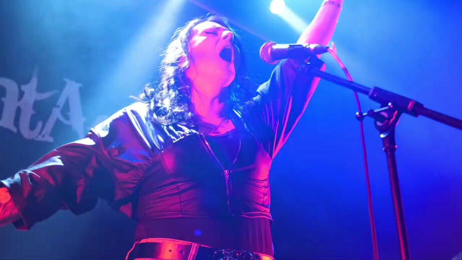 Devil's Chains - Live